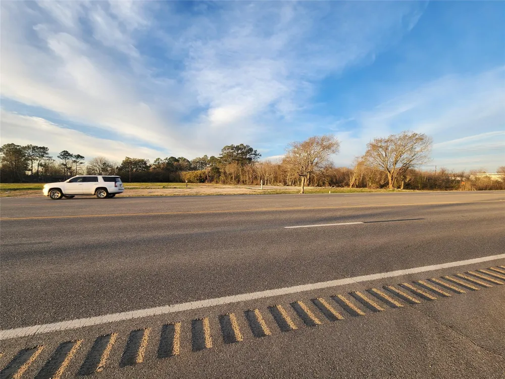 3610 E Highway 6 Alvin, TX 77511