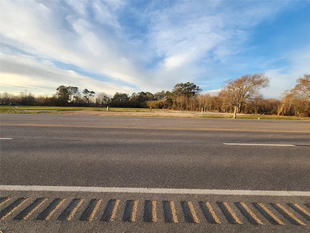 3610 E Highway 6 Alvin, TX 77511