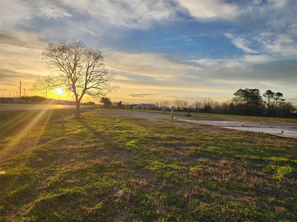 3610 E Highway 6 Alvin, TX 77511
