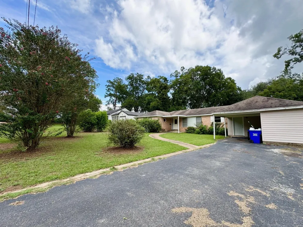1006 E Easy Avenue Crockett, TX 75835