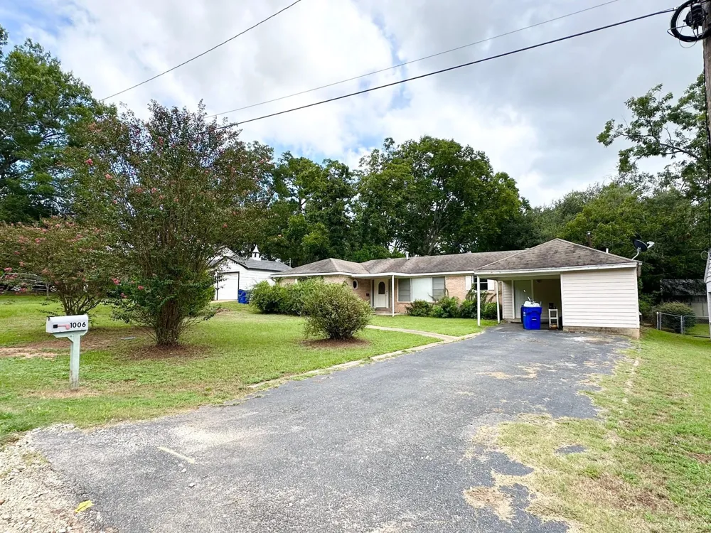 1006 E Easy Avenue Crockett, TX 75835