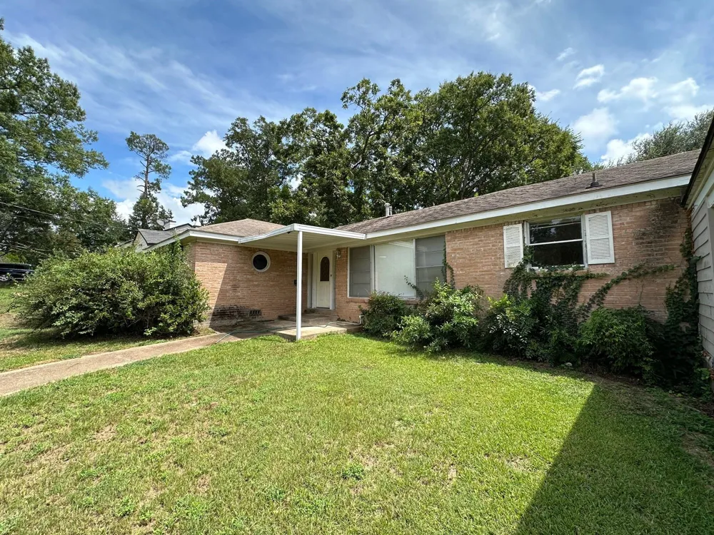 1006 E Easy Avenue Crockett, TX 75835