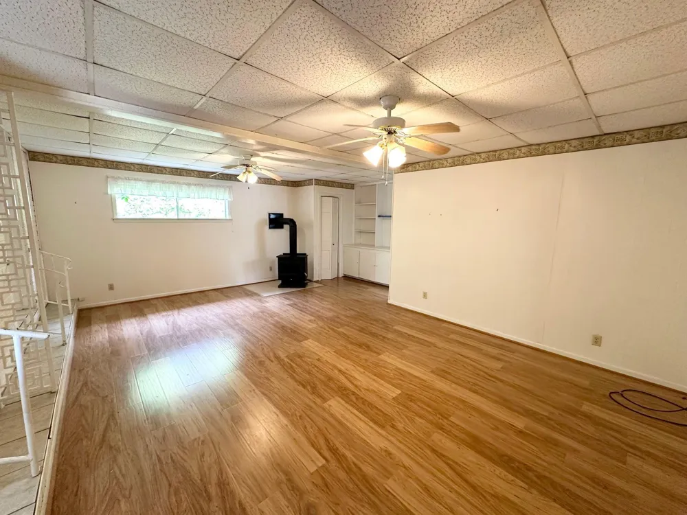 1006 E Easy Avenue Crockett, TX 75835