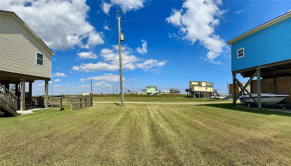 118 Nesmith Place Surfside Beach, TX 77541