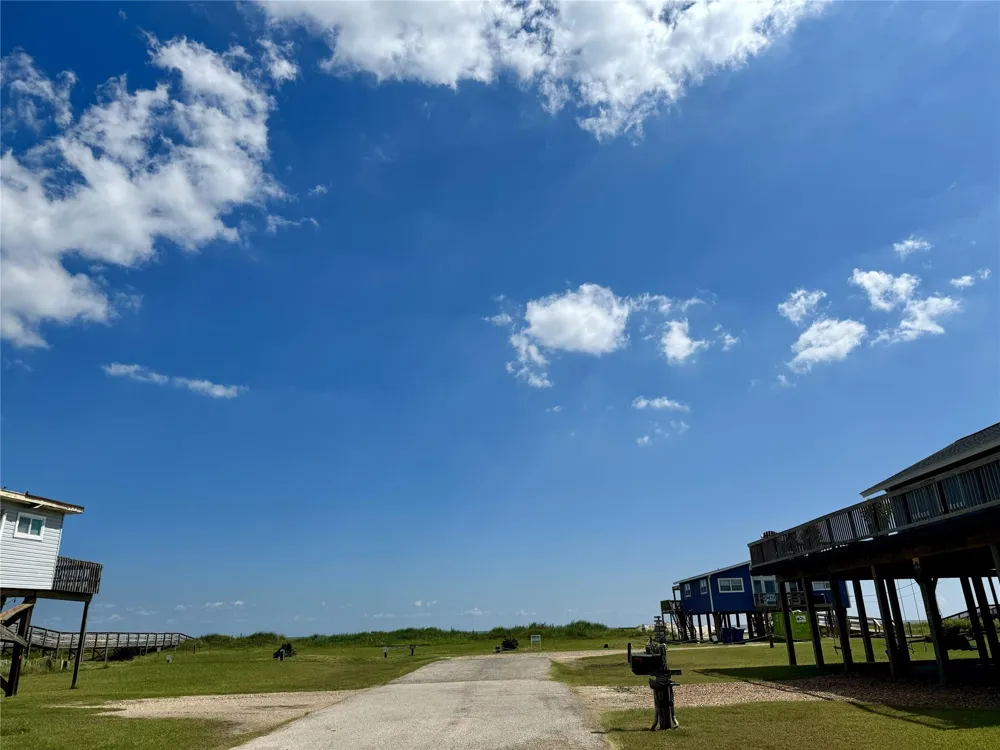 118 Nesmith Place Surfside Beach, TX 77541
