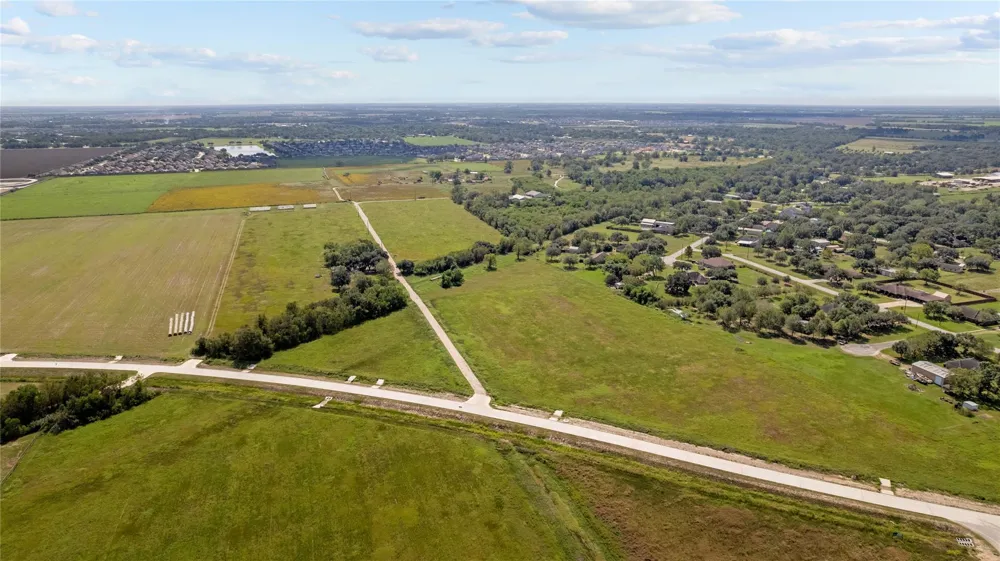 2015 Cottonwood School Road Rosenberg, TX 77471