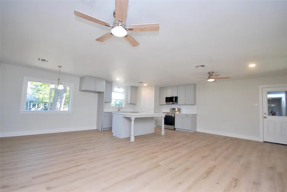316 N Penn Flatonia, TX 78941