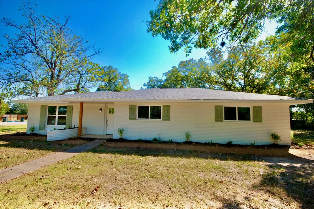 316 N Penn Flatonia, TX 78941