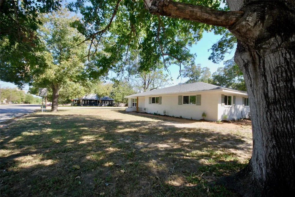 316 N Penn Flatonia, TX 78941