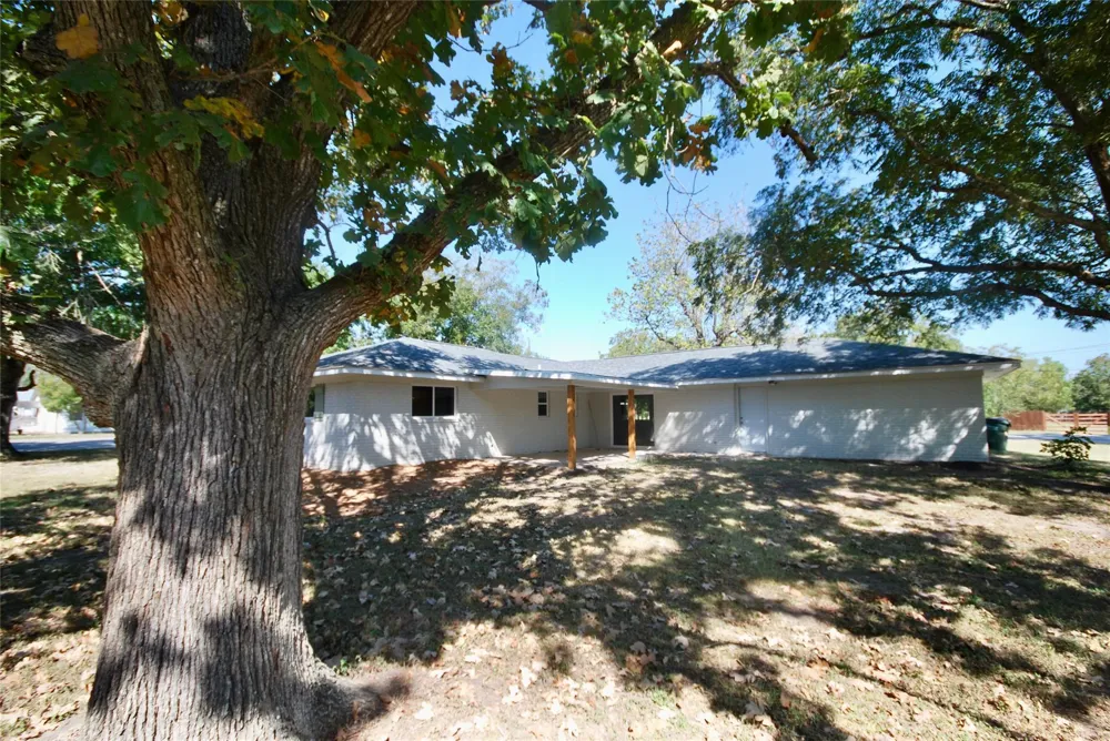 316 N Penn Flatonia, TX 78941