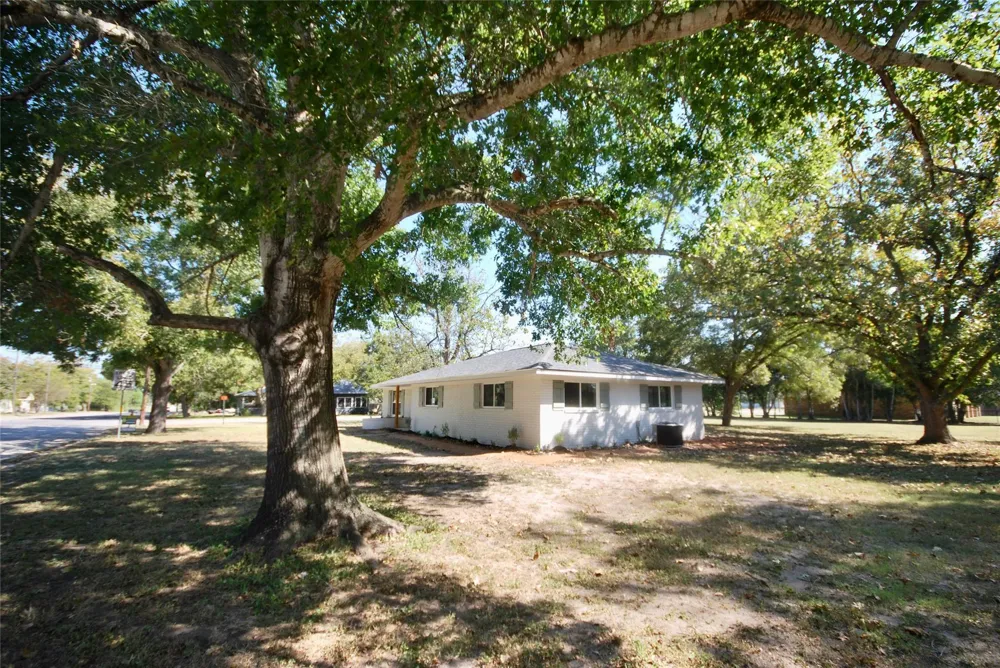 316 N Penn Flatonia, TX 78941