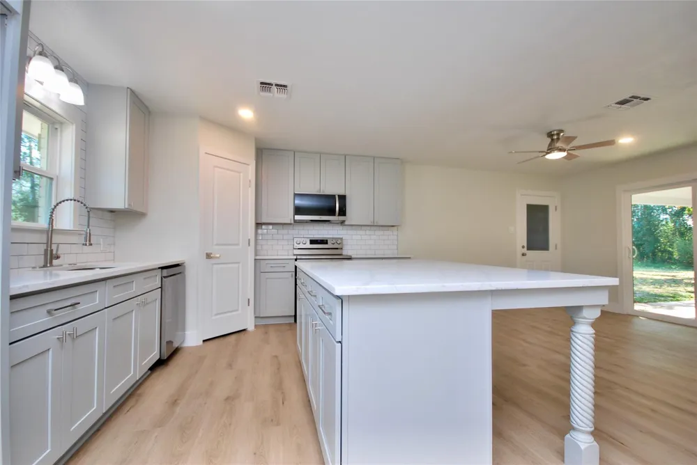 316 N Penn Flatonia, TX 78941