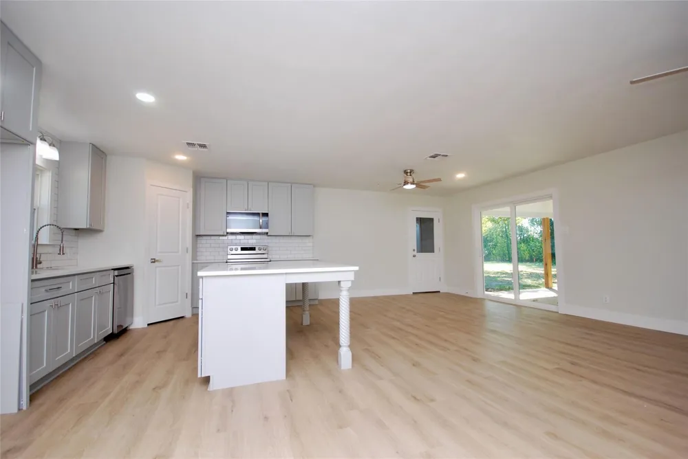 316 N Penn Flatonia, TX 78941