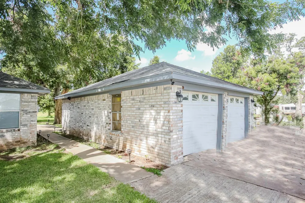 234 County Road 285 Sargent, TX 77414