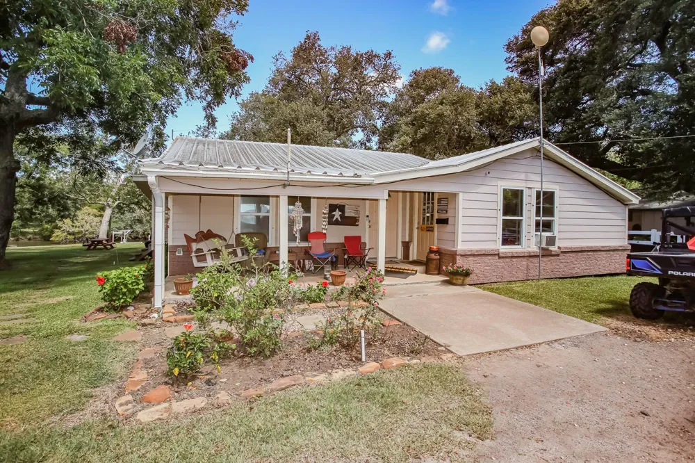 234 County Road 285 Sargent, TX 77414