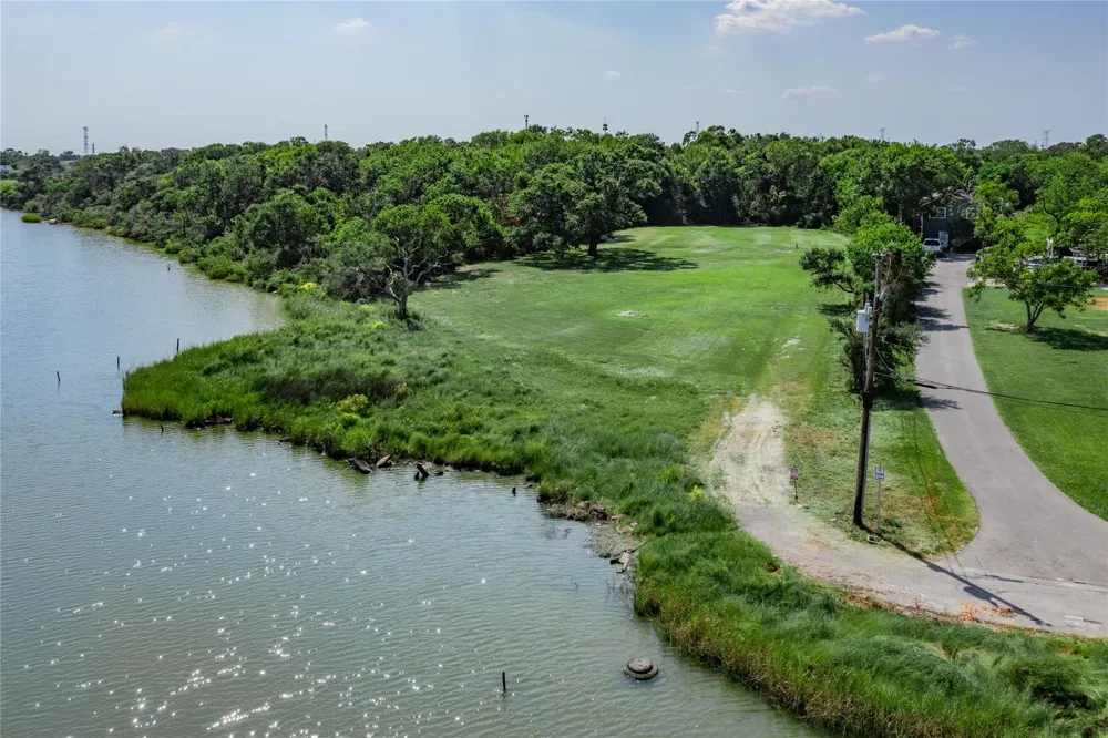 1917 Clopper Street Seabrook, TX 77586