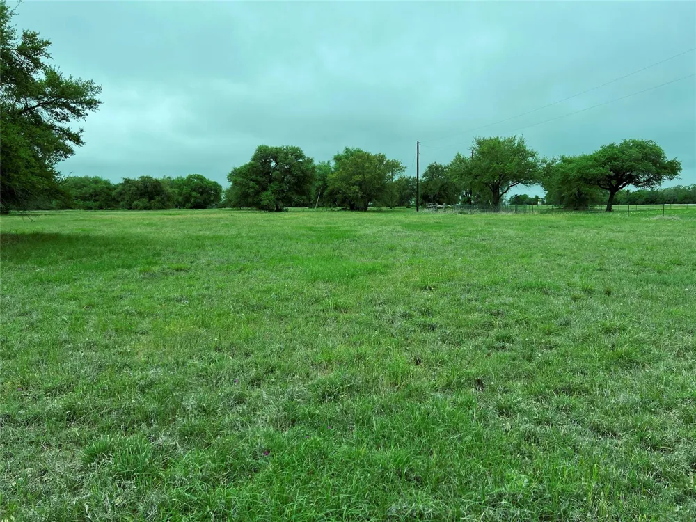 3 Pvt 1671 Hallettsville, TX 77964