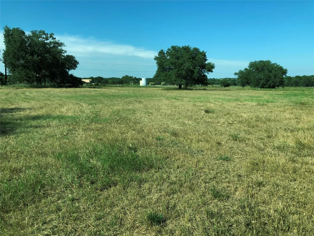 3 Pvt 1671 Hallettsville, TX 77964