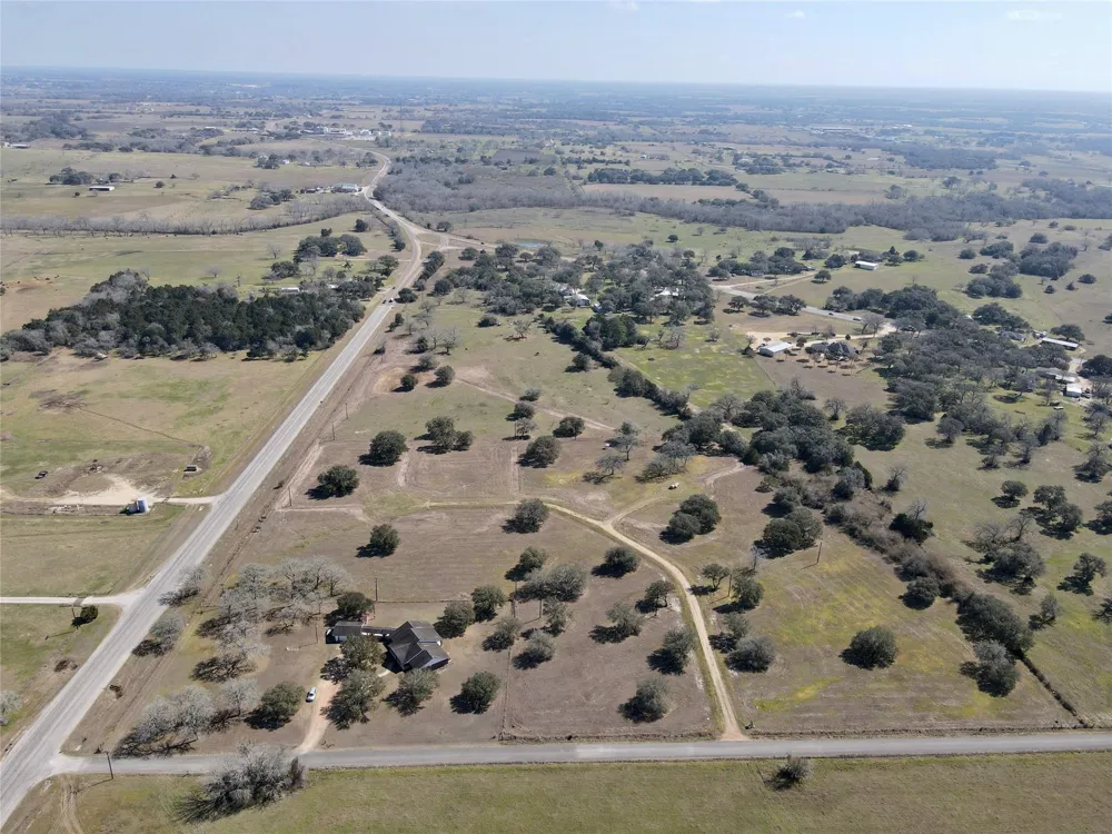 3 Pvt 1671 Hallettsville, TX 77964