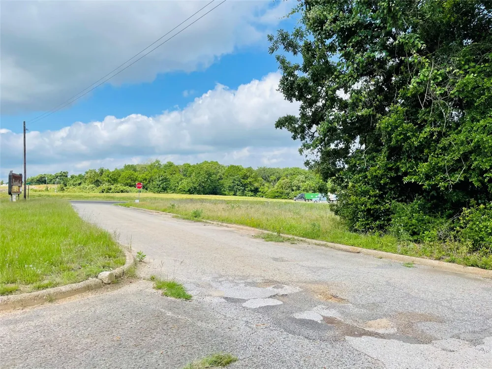 1 Hill Street Buffalo, TX 75831