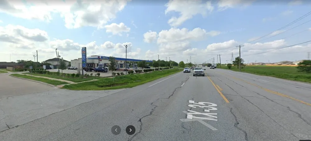5675 Highway 35 Alvin, TX 77511