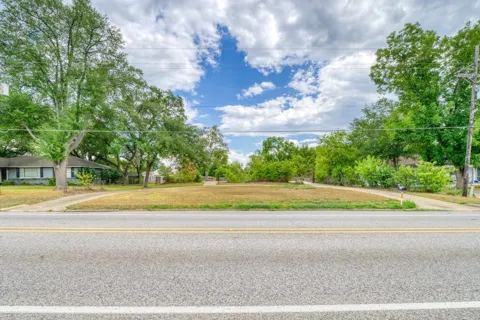 918 E Main Street