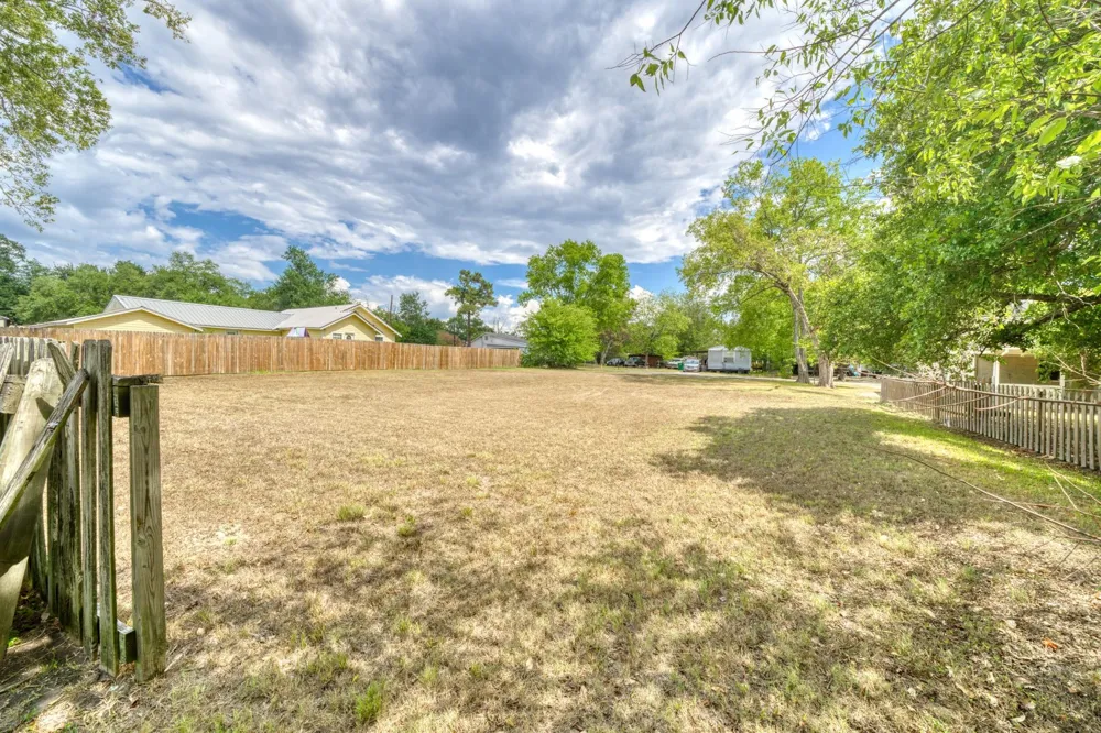 918 E Main Street Madisonville, TX 77864