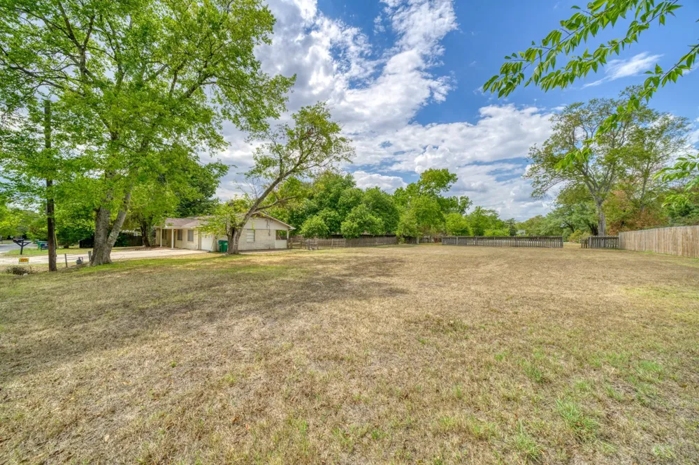 918 E Main Street Madisonville, TX 77864