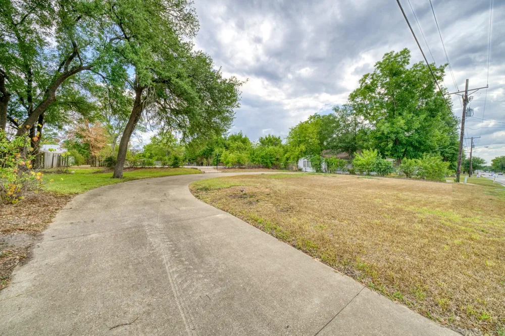918 E Main Street Madisonville, TX 77864