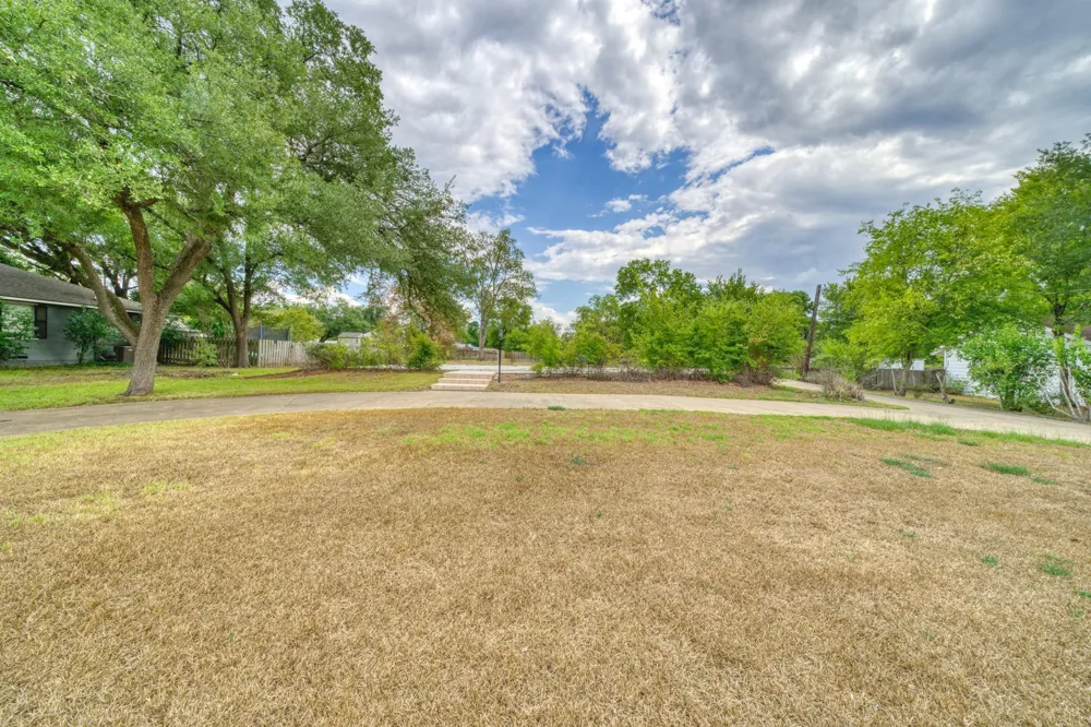 918 E Main Street Madisonville, TX 77864