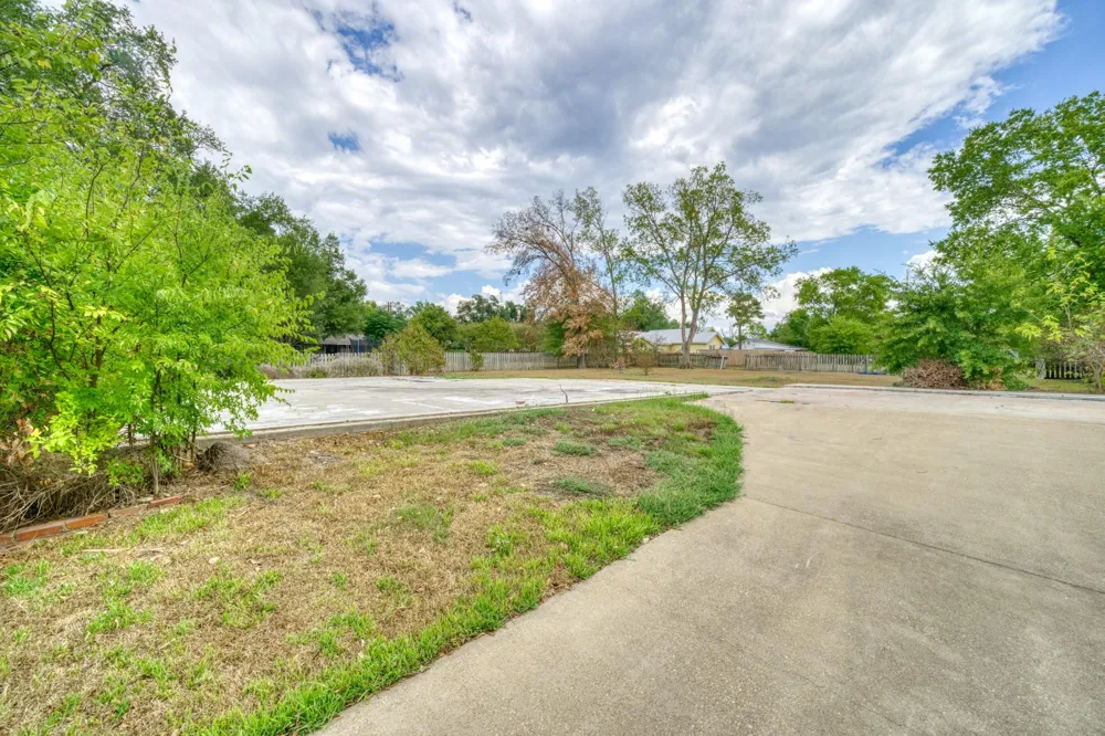 918 E Main Street Madisonville, TX 77864