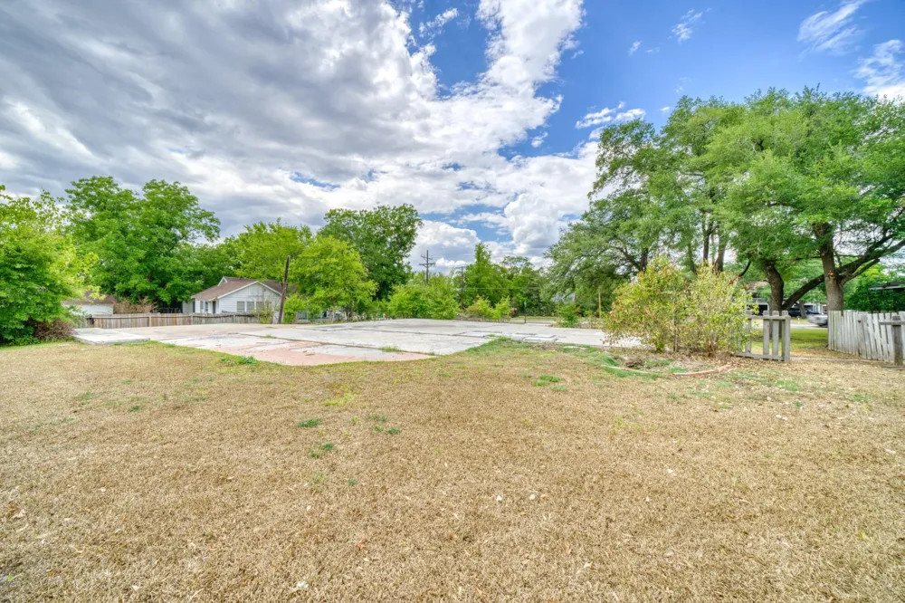 918 E Main Street Madisonville, TX 77864