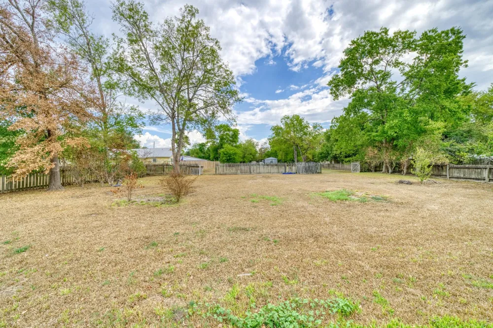 918 E Main Street Madisonville, TX 77864