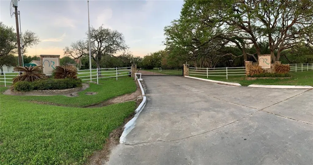 90 River Tree Drive Blessing, TX 77419