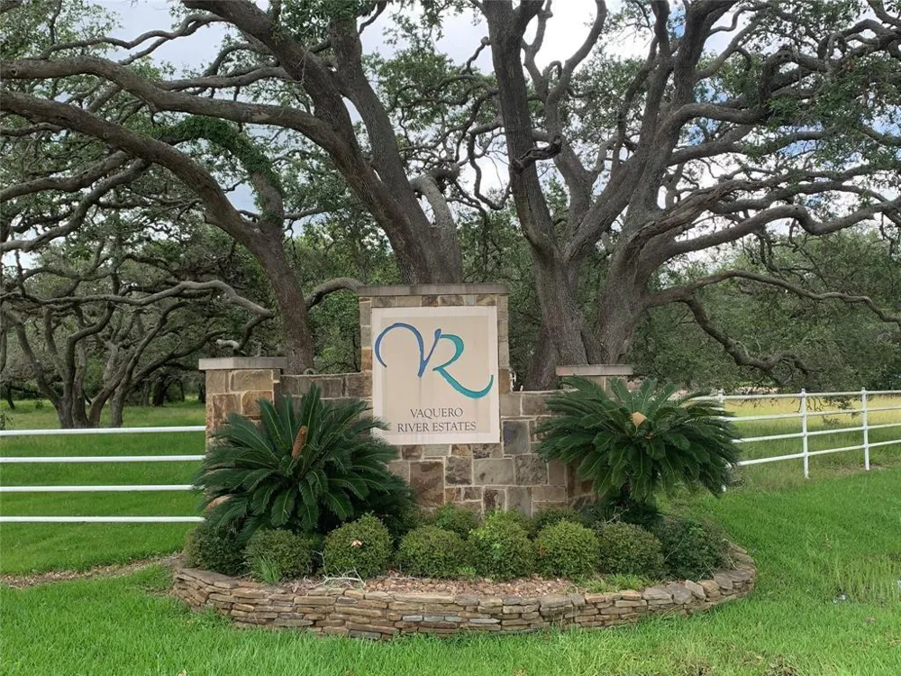 90 River Tree Drive Blessing, TX 77419