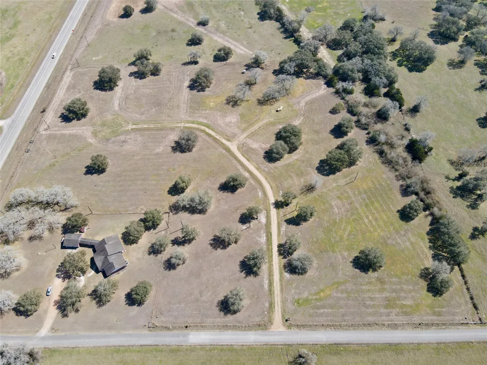 7 Pvt 1672 Hallettsville, TX 77964