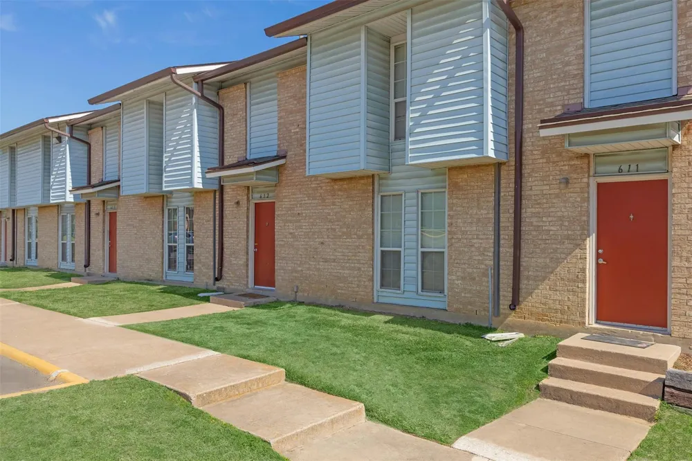 2100 Southcrest Dr Fort Worth, TX 76115