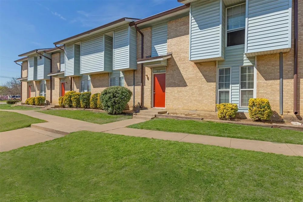 2100 Southcrest Dr Fort Worth, TX 76115