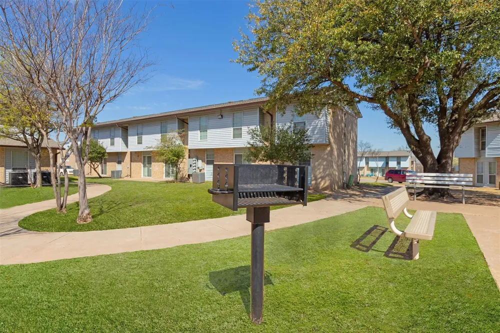 2100 Southcrest Dr Fort Worth, TX 76115