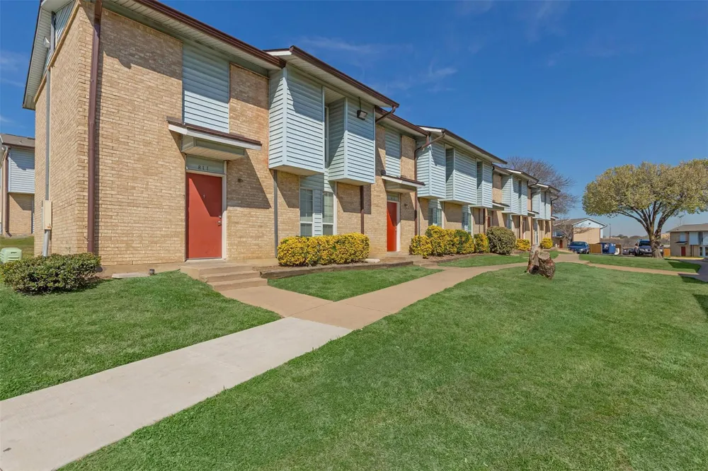 2100 Southcrest Dr Fort Worth, TX 76115