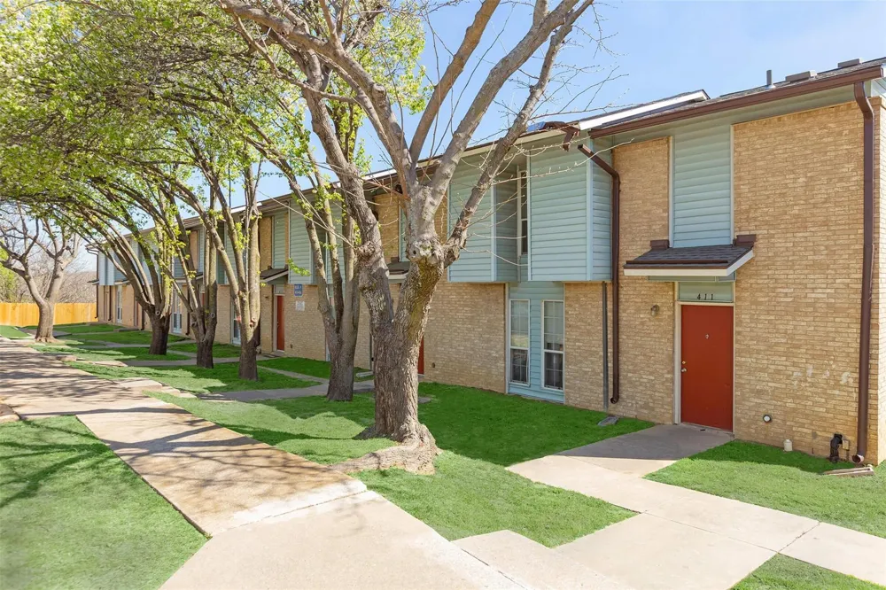 2100 Southcrest Dr Fort Worth, TX 76115