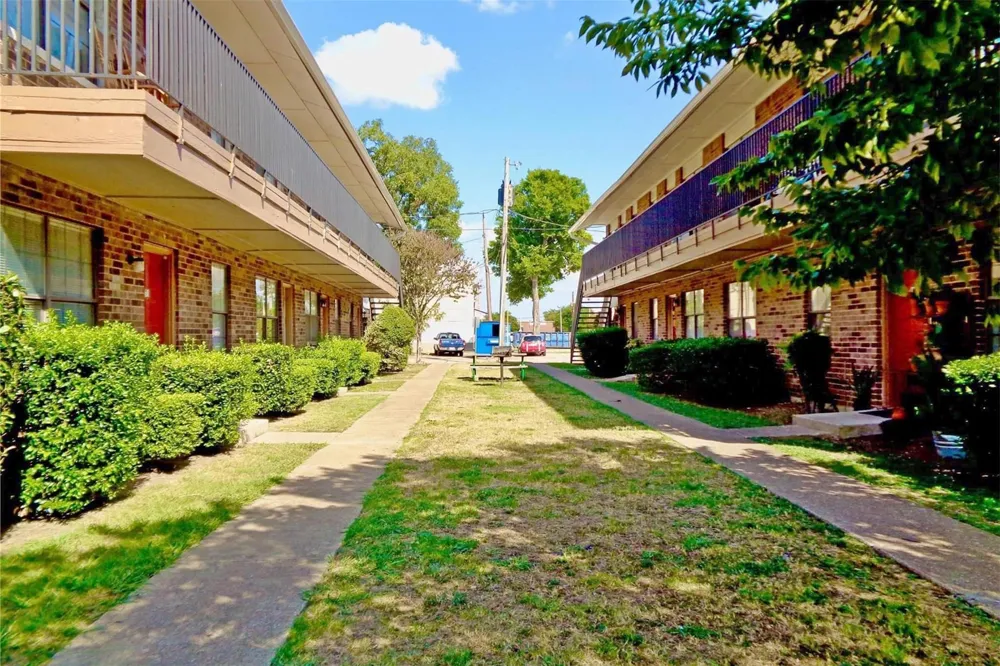 104 S 11th Street Garland, TX 75040