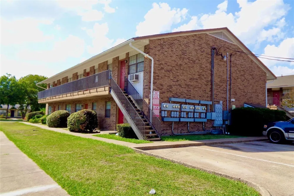 104 S 11th Street Garland, TX 75040