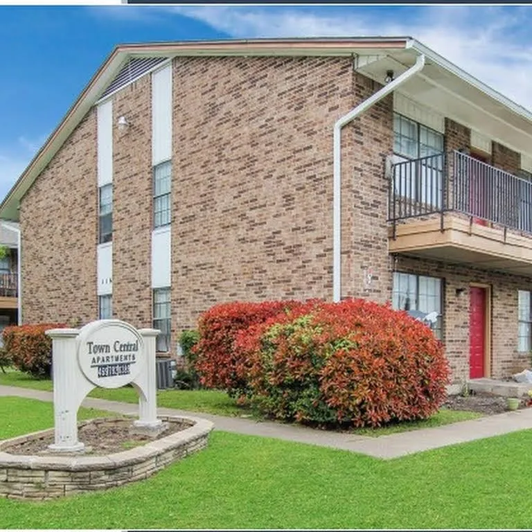104 S 11th Street Garland, TX 75040