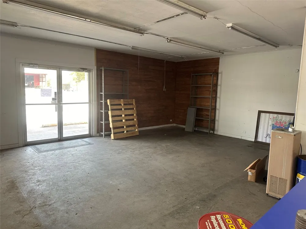 607 E Main Street Eagle Lake, TX 77434