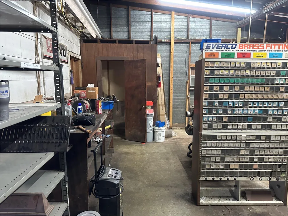 607 E Main Street Eagle Lake, TX 77434