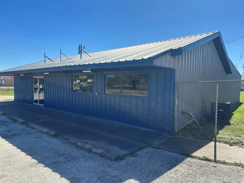 607 E Main Street Eagle Lake, TX 77434