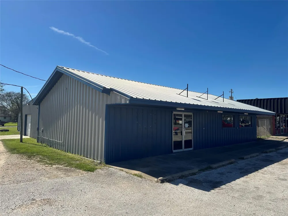 607 E Main Street Eagle Lake, TX 77434
