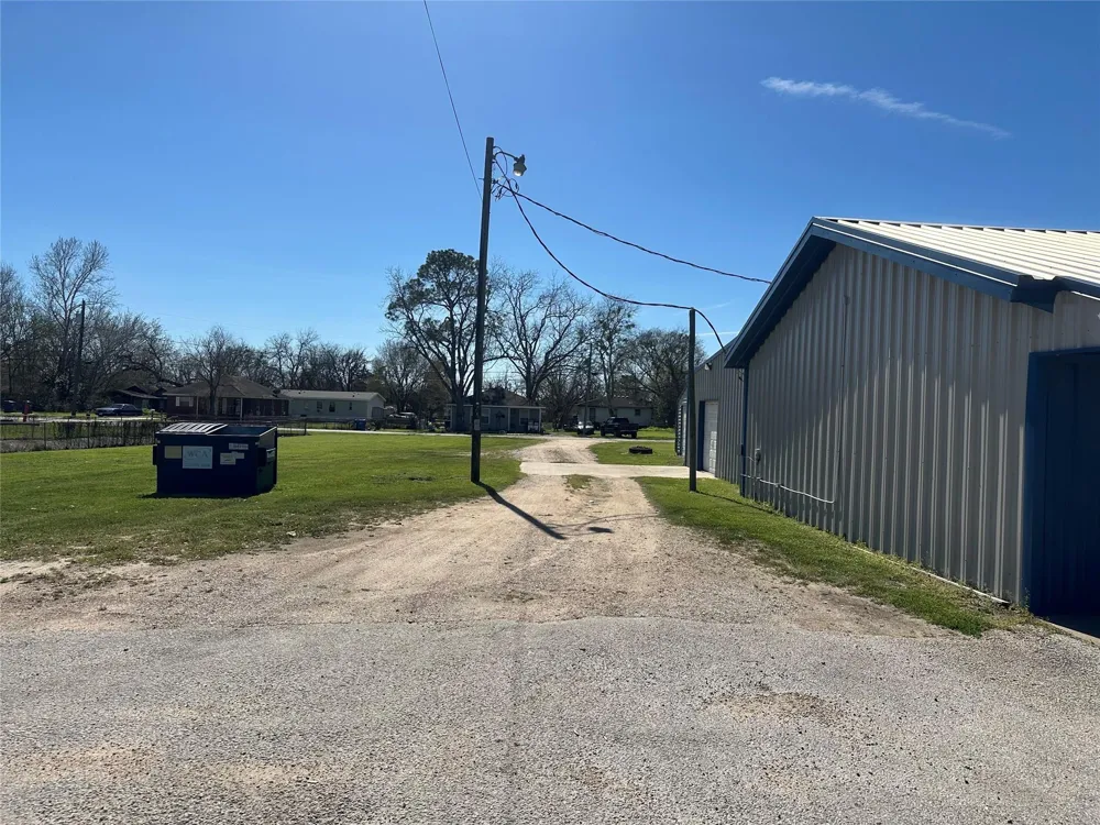 607 E Main Street Eagle Lake, TX 77434