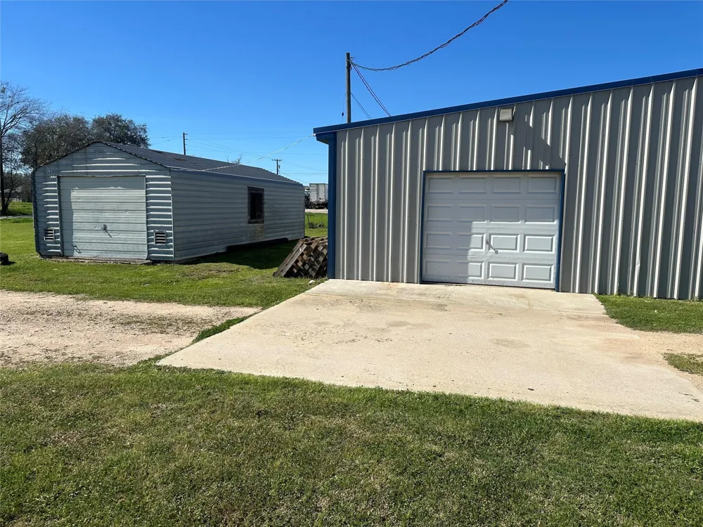607 E Main Street Eagle Lake, TX 77434